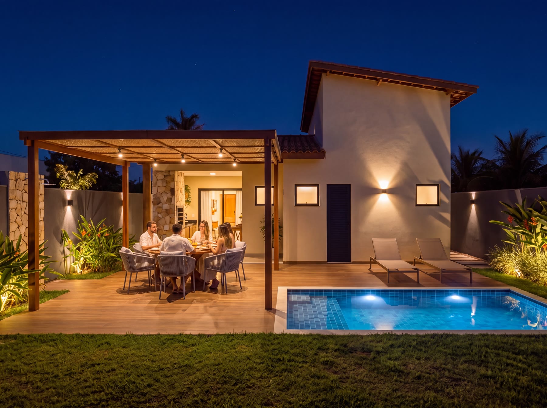 Pérgola de madeira com mesa de jantar ao entardecer